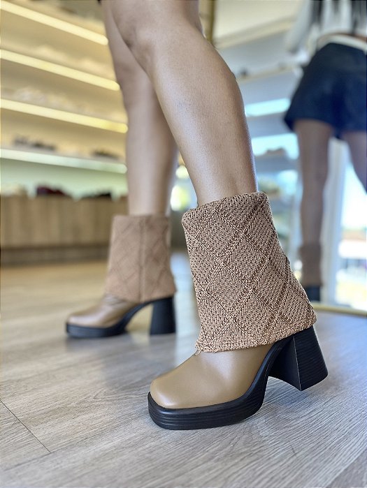 Bota Meia Pata Caramelo Com Manta Muriel