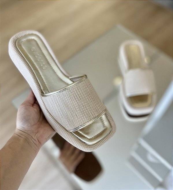 Flat Slide de Palha Detalhe Dourado Graci