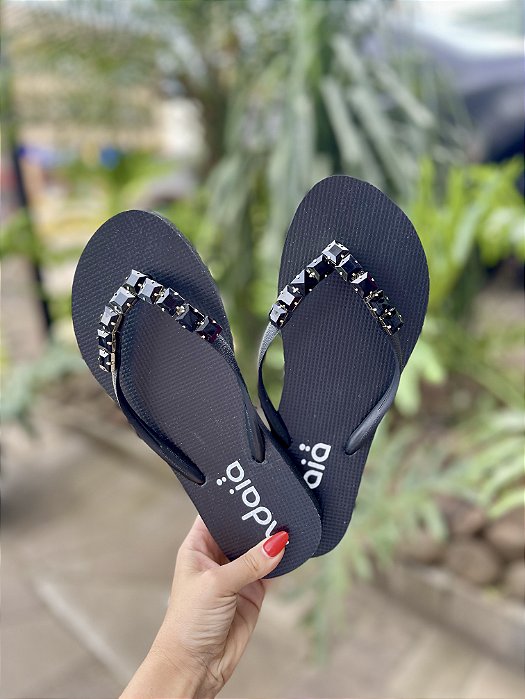 Chinelo Preto Com Detalhe Pedras Indaiá
