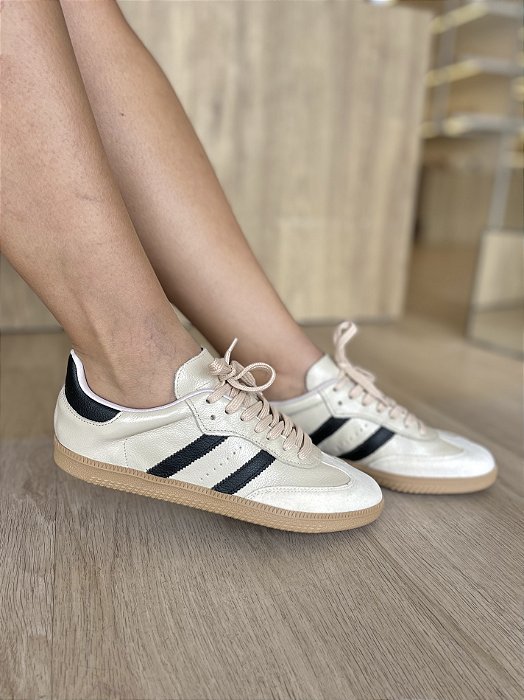 Tênis Slim Couro Bege Detalhe Preto Meri