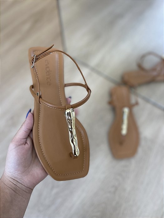 Sandália Rasteira Caramelo Com Detalhe Dourado Martina