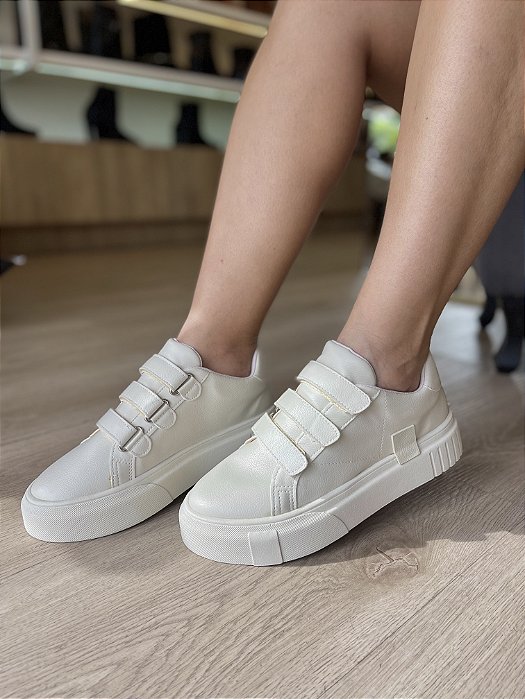 Tênis Bege Com Velcro Isa