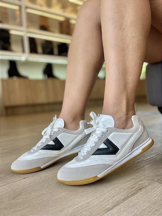 Tênis Slim Branco com Detalhe Preto Bruna