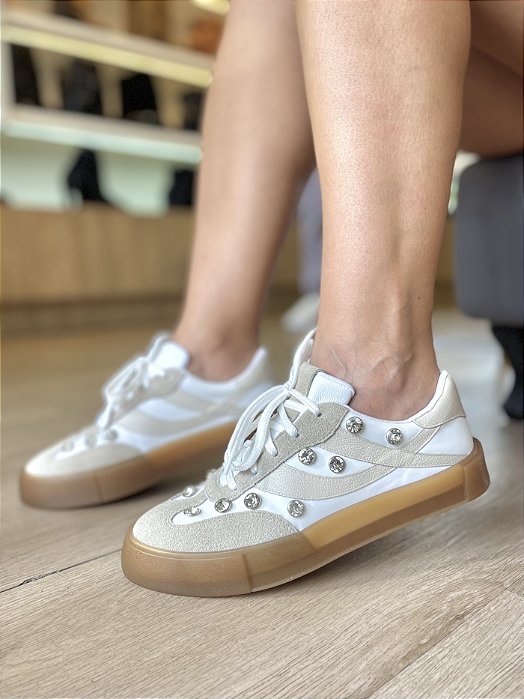 Tênis Slim Couro Branco e Cinza Com Pedraria Livia