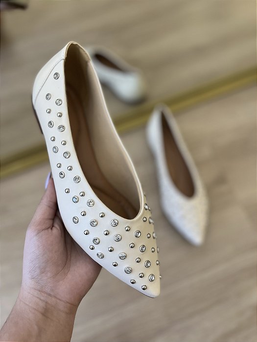 Sapatilha Off White Com Aplicações Laura