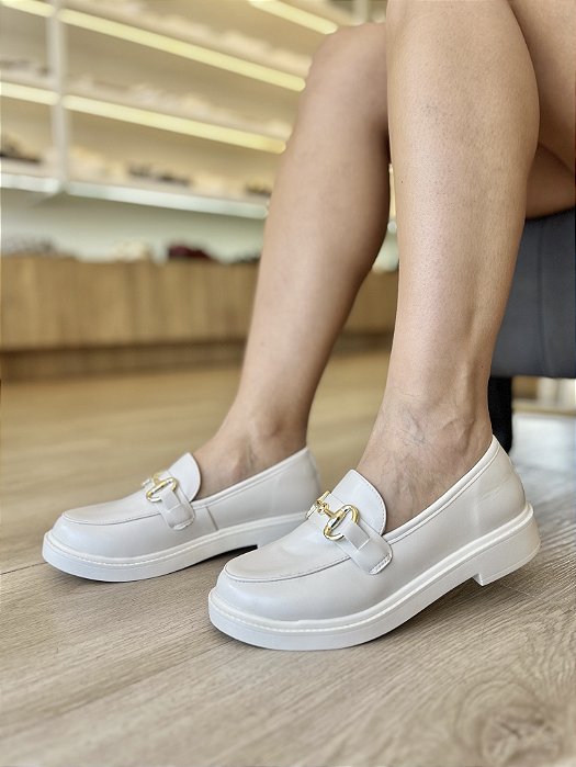 Mocassim Off White com Fivela Mariah