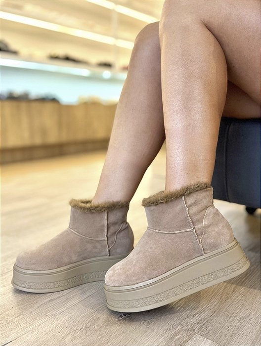 Bota De Pelos Camurça Bege Charlote