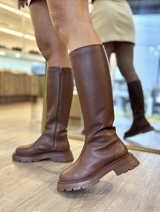 Bota Cano Longo Marrom Carmen