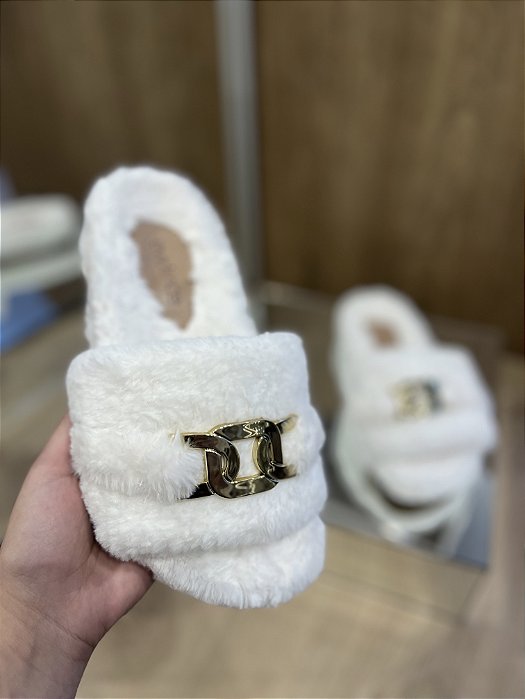 Flat de Pelos Branco Com Aplicação Greice