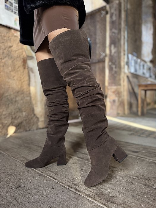 Bota Over Slouch Camurça Marrom Salto Bloco Naiara