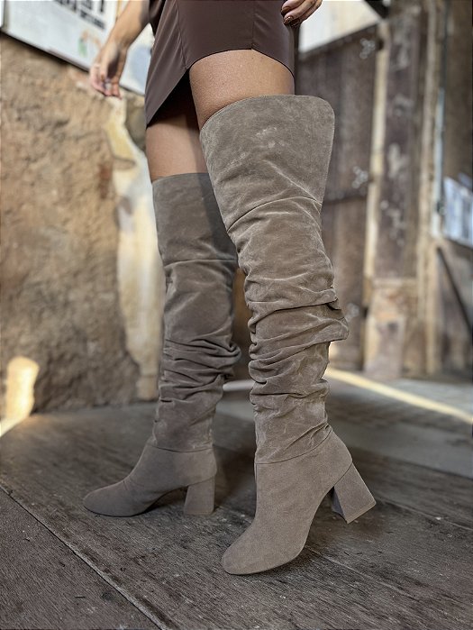 Bota Over Slouch Camurça Taupe Salto Bloco Naiara
