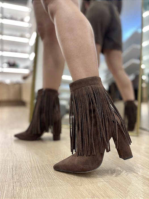 Bota Camurça Marrom Com Franja Paula