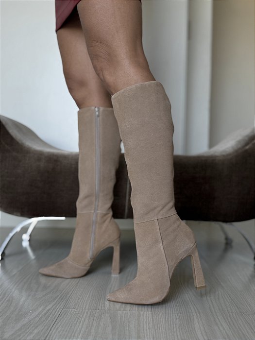 Bota Bege Cano Longo Couro Camurça Samanta