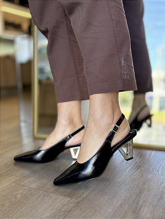 Scarpin Preto Slingback Salto Cromado Dourado Kate