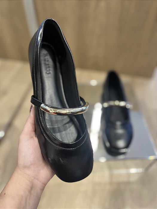 Sapatilha Preta Com Tira Dourada Daiane