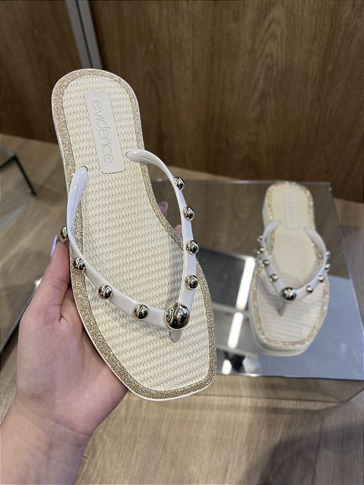 Chinelo Off White Com Aplicações Douradas Tiana