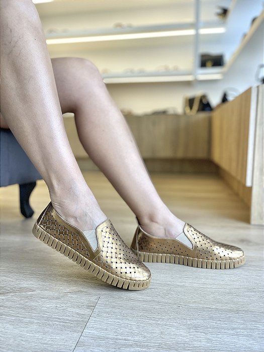 Tênis Slip Em Couro Bronze Detalhe Vazado Elen