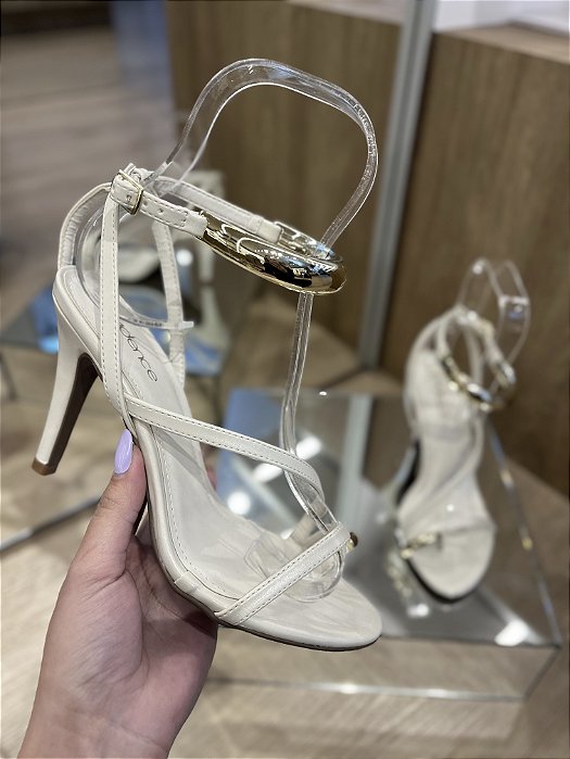 Sandália Off White Com Detalhe Dourado Zaya