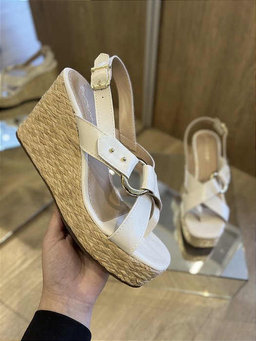Anabela Off White Com Fivela Solado De Palha Giana