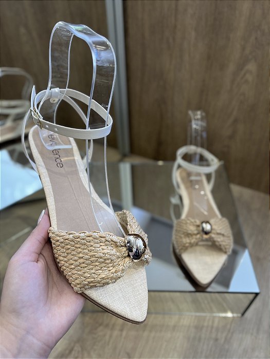Rasteira Off White Com Detalhe Em Tira De Palha Dalila