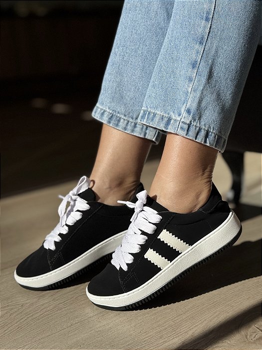 Tênis Preto Com Detalhe Branco Diessa