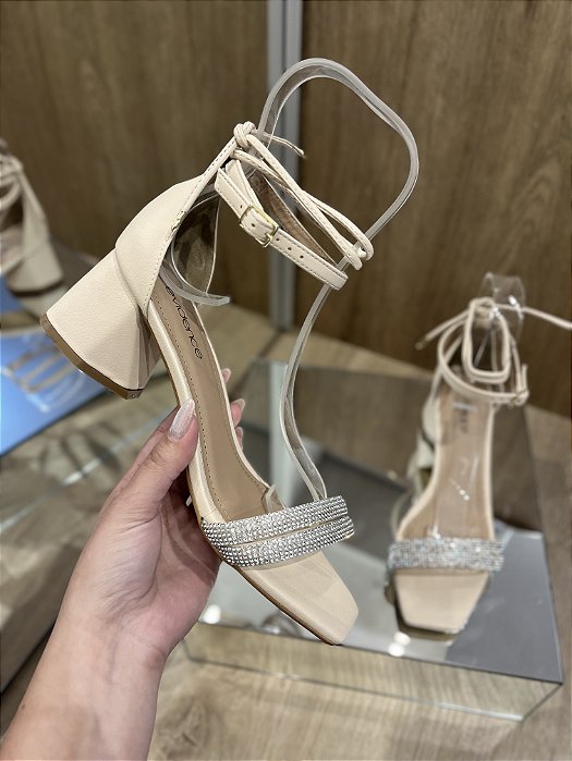 Sandália Bege Com Tiras De Strass Prata Kay