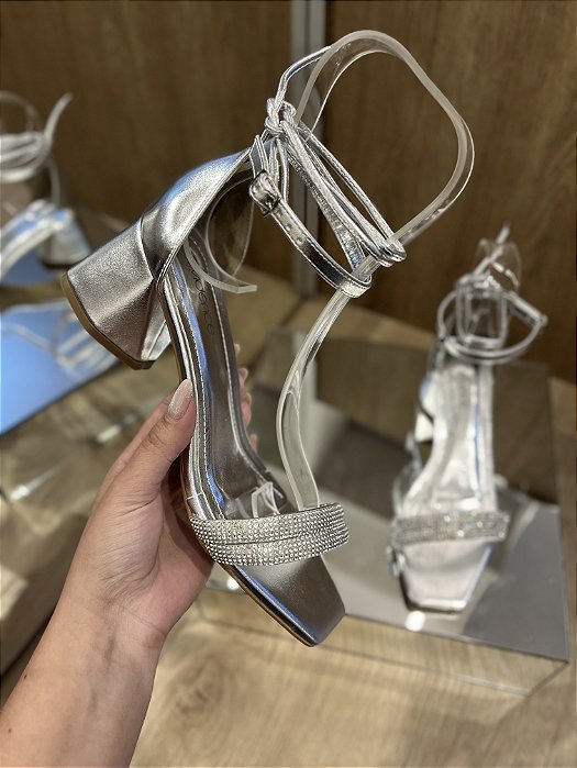 Sandália Prata Com Tiras De Strass Prata Kay