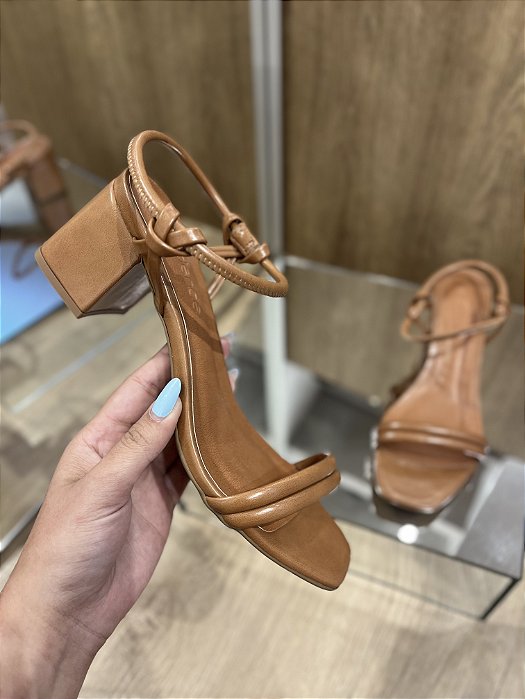 Sandália Tiras Dupla Caramelo Betina