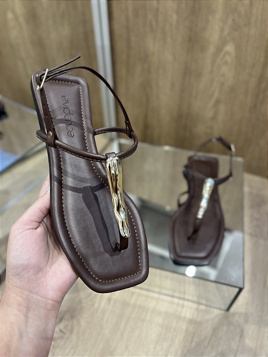 Sandália Rasteira Marrom Com Detalhe Dourada Martina