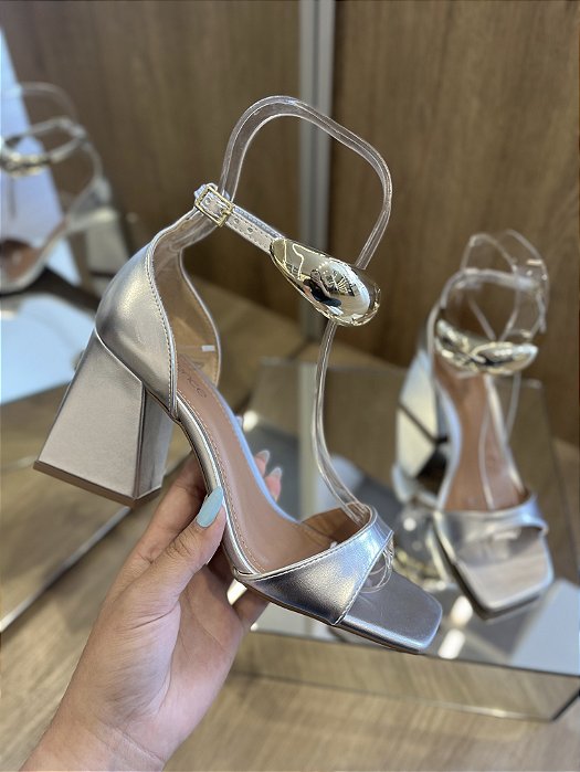 Sandália Prata Detalhe Tornozeleira Dourada Antonia