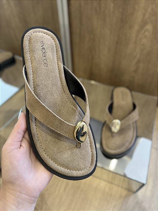 Rasteira Taupe Em Couro Camurça Com Detalhe Dourado Renata