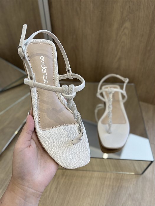 Sandália Rasteira Fran Off White Com Detalhe em Strass