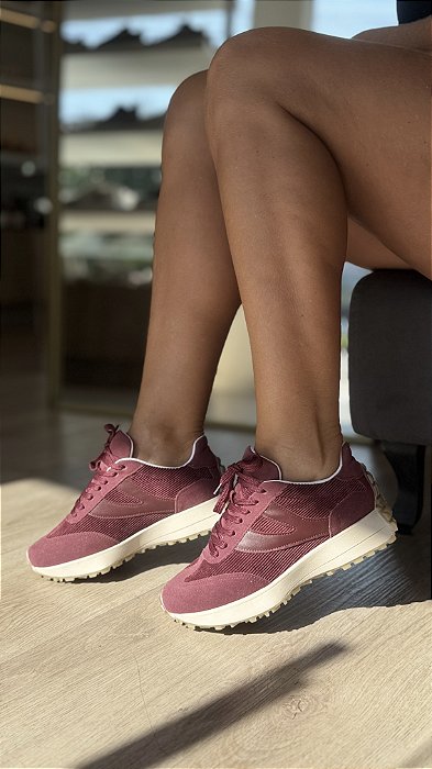 Tênis Camurça Cherry Com Detalhes Em Veludo Vitória