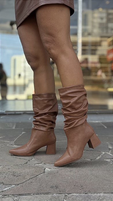 Bota Slouch Caramelo Cano Médio Jordana
