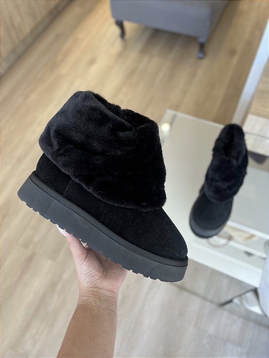 Bota Preta Com Capa De Pelos Rafaela