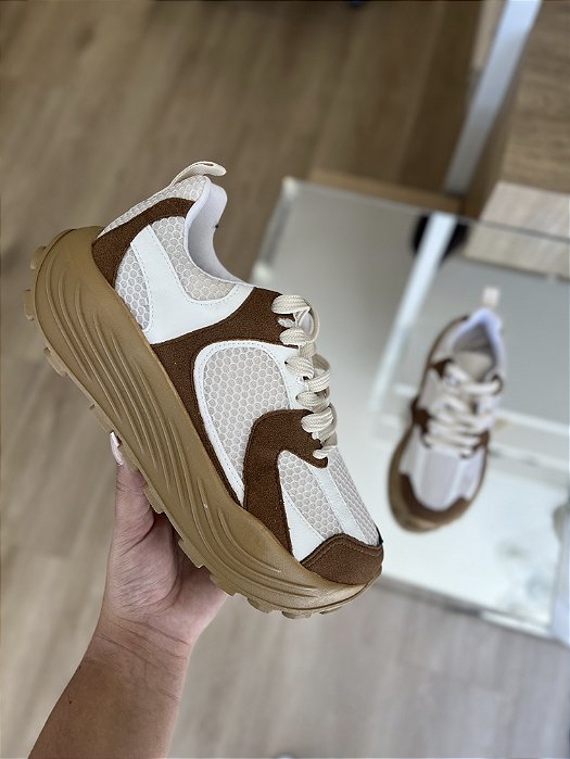 Tênis Chunky Off White Com Recortes Marrom Scarlet