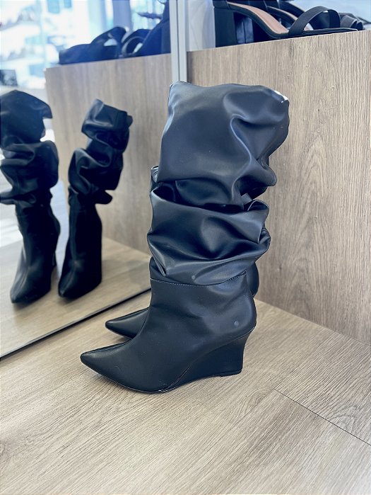 Bota Preta Cano Slouch Salto Anabela Cano Médio Raiana