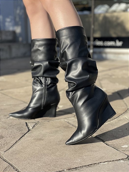 Bota Preta Cano Slouch Salto Anabela Cano Médio Raiana