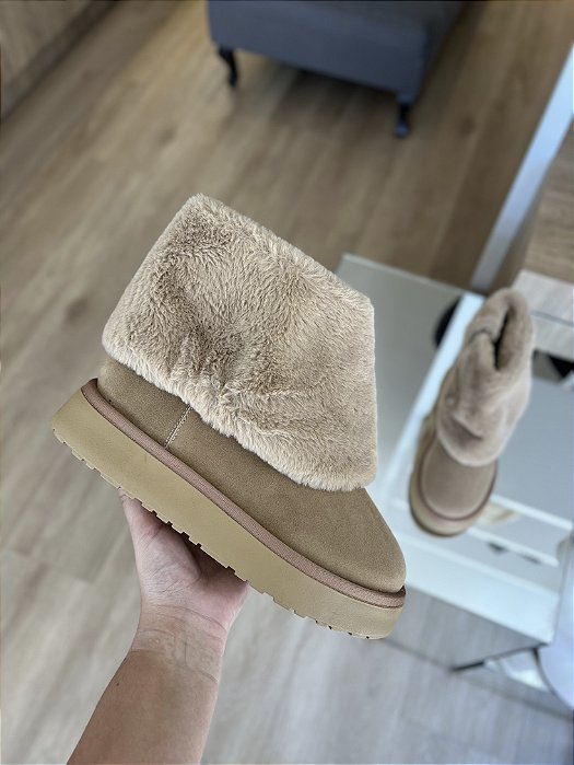 Bota Bege Com Capa De Pelos Rafaela