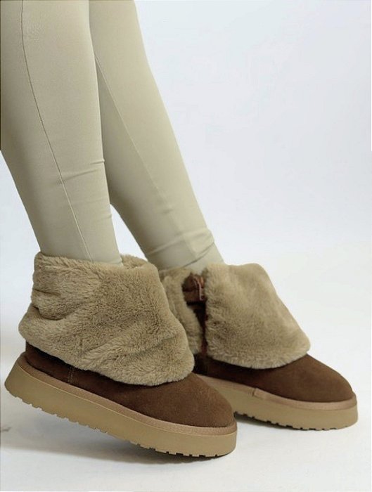 Bota Caramelo Com Capa De Pelos Bege Rafaela