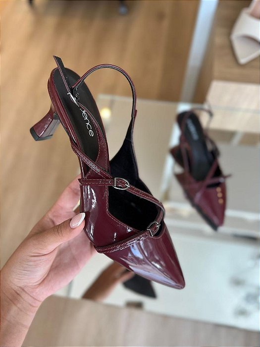 Scarpin Cherry Salto Taça Com Fivelas Donna