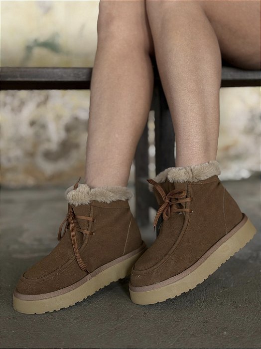 Bota Caramelo Com Detalhe De Pelos Com Cadarço Lisi