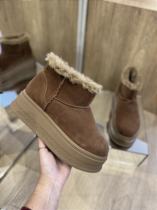Bota De Pelos Camurça Caramelo Charlote