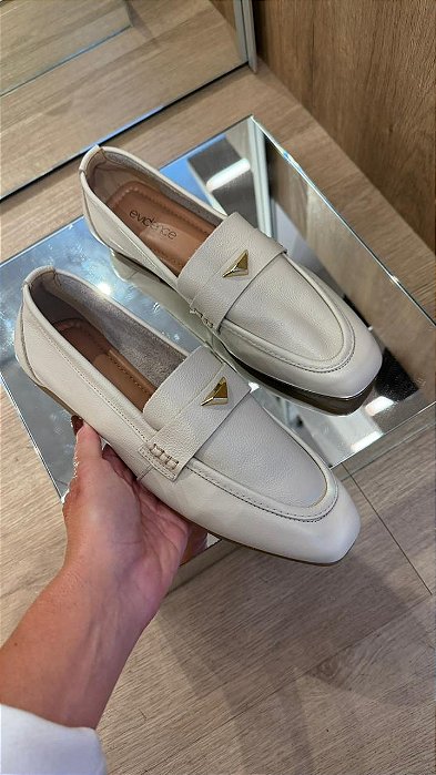 Mocassim em Couro Off White Bethy