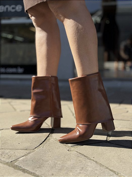 Bota Caramelo Cano Curto Com Manta Evelin