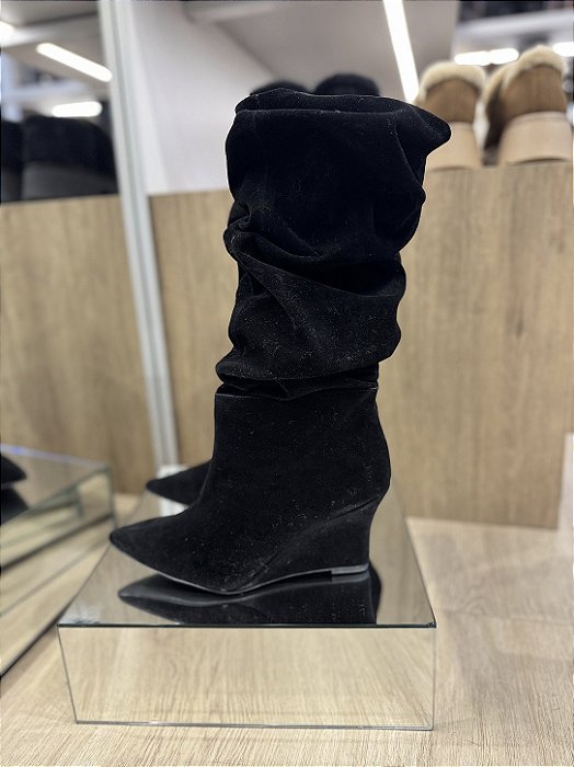 Bota Preta Cano Slouch Salto Anabela Camurça Raiana