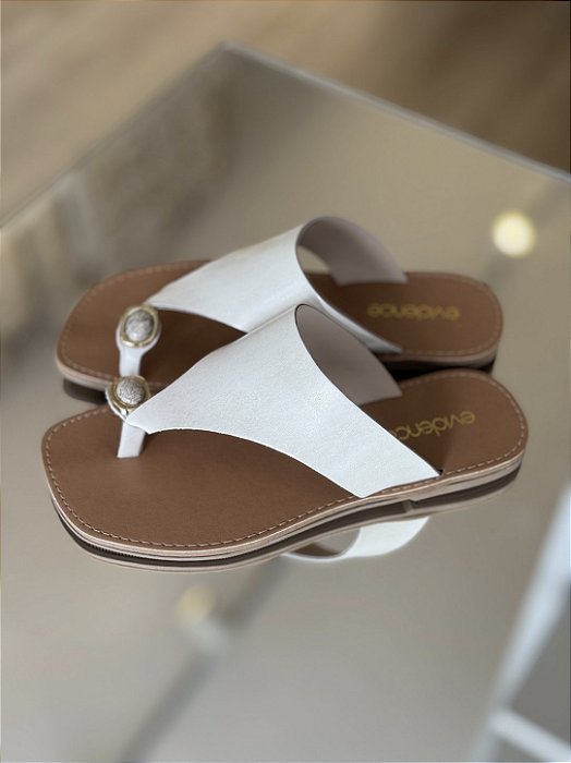 Rasteira Off White Com Detalhe De Pedra Yohana