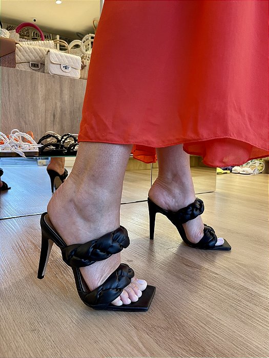 Tamanco Preto Duas Tiras Estofadas Bico Quadrado Vanessa