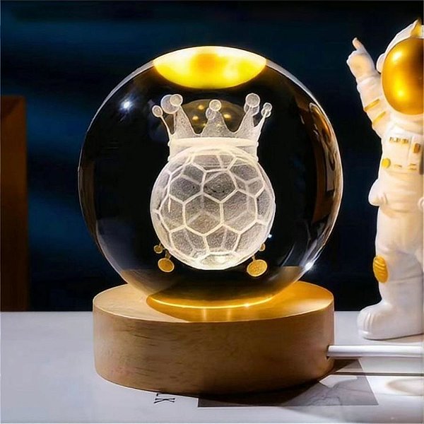 Luminaria de Mesa Globo de Cristal 3D Com Suporte de Madeira 8cm LUA128-024-9