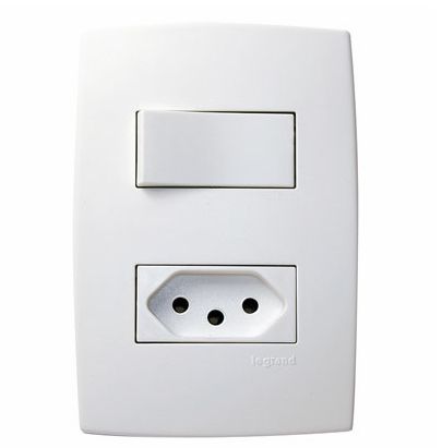 CONJUNTO INTERRUPTOR SIMPLES COM TOMADA 2 POLOS + TERRA 10 A 250 V PADRÃO BRASILEIRO 615074 BRANCO PIAL LEGRAND